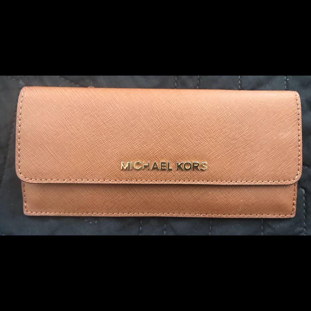 Michael Kors Wallet Authentic!! Saffiano Leather!!